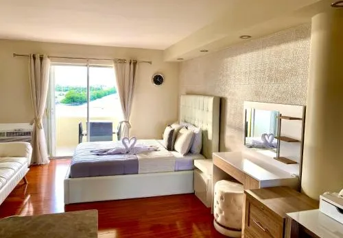 Modern waterfront apartment with Miami Skyline view on the bay 5 mins drive to Miami Beach with free parking