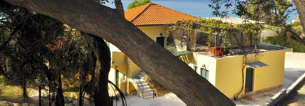Holiday House Angelos on Agios Gordios Beach