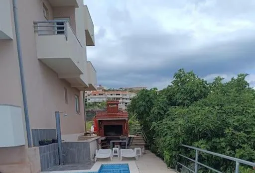 Sea View Apartment with Swimming Pool Near Beach
