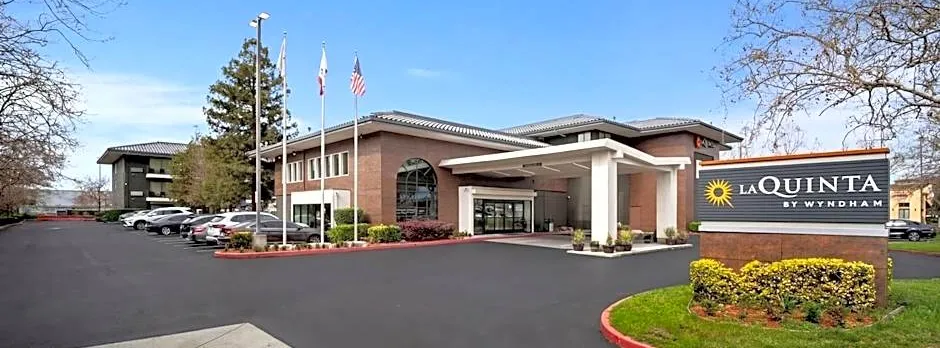 La Quinta Inn & Suites by Wyndham Oakland - Hayward