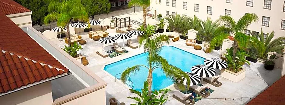 Pasadena Hotel & Pool