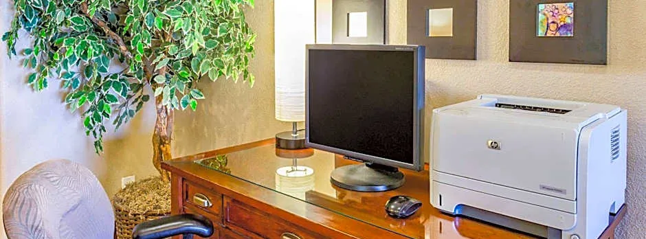 AmericInn by Wyndham Des Moines Airport