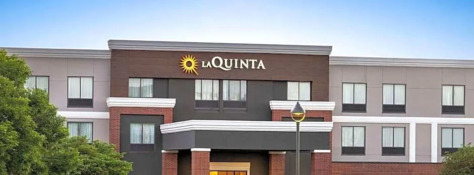La Quinta Inn & Suites by Wyndham Springfield Airport/Rte 66