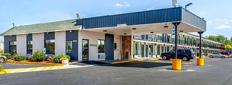 Econo Lodge Shorewood