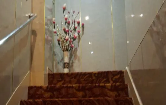 Shanghai Oumengmei Hotel (Changhai Hospital Xiangyin Road Subway Station)