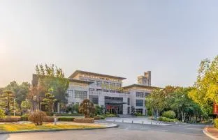 F World Conference Center Hotel (Wuhan Tianhe Airport Julong Avenue Subway Station Branch)