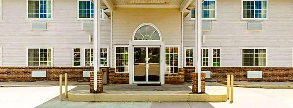 Super 8 by Wyndham Platte City Kansas City Area