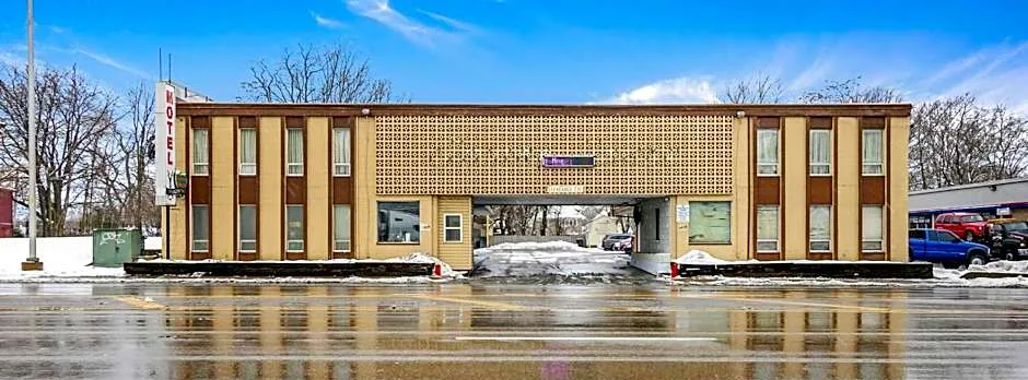 OYO Hotel Downtown Peoria I-74