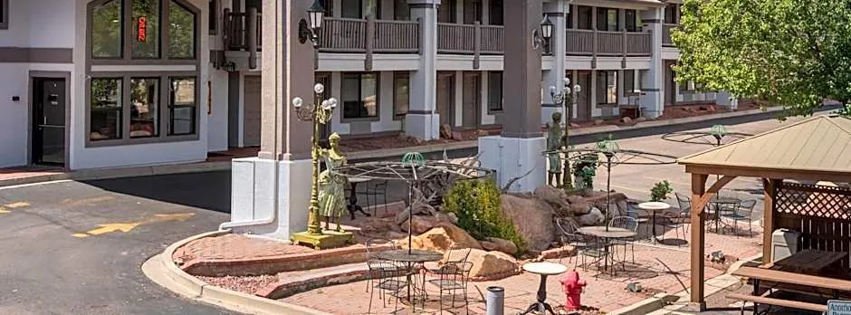 Quality Inn & Suites Manitou Springs at Pikes Peak / Garden of the Gods