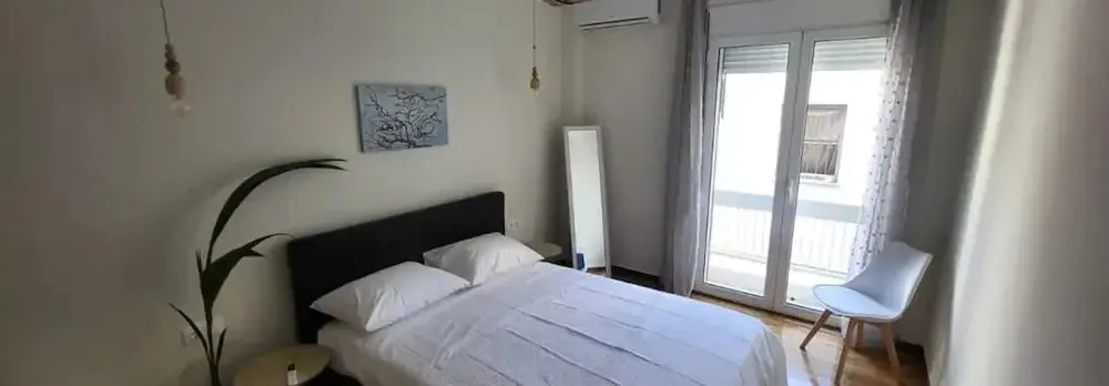 2 bd Renovated Flat at Acropolis
