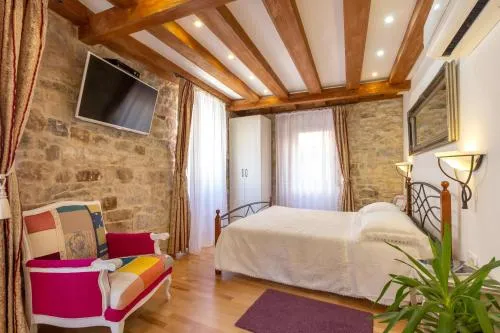 Studios Aurelia Palace