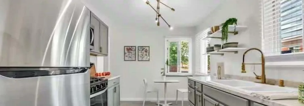 Grosse Pointe/detroit 3br Sleeps 8 Yard 3 Bedroom Home