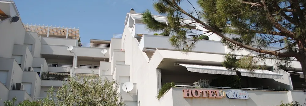 Hotel More