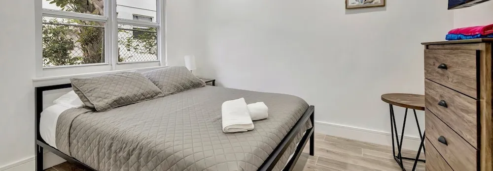 2BR 1BA off Las Olas Steps to Beach