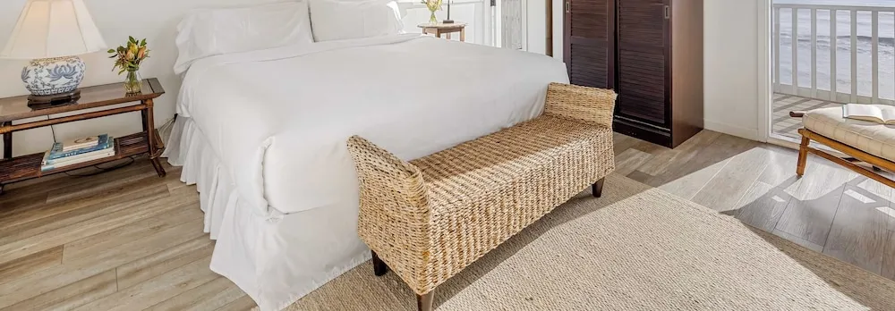 Unbeatable Beachfront Bliss w/ Ocean Views, Luxe Interiors & Patio Beach Road
