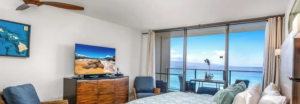 Oceanfront Kaanapali Studio Vistas