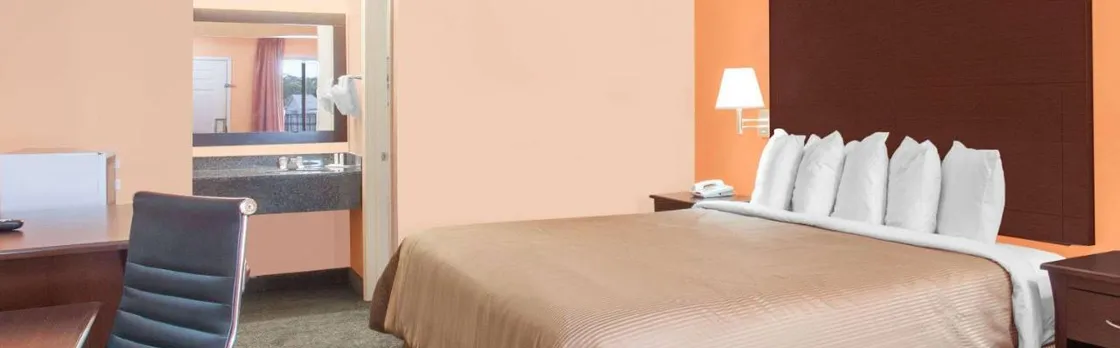 Days Inn by Wyndham Moulton