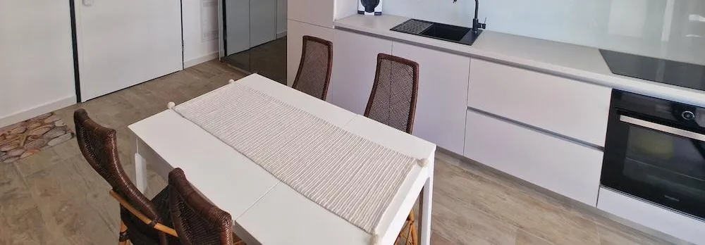 Luxury Modern Apt W Garden, 3 Min Walk To Beach
