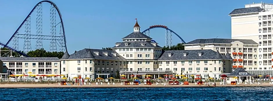 Cedar Point Hotel Breakers