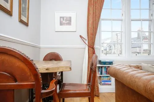 Walkable 1BR Near Castle, Grassmarket, Food
