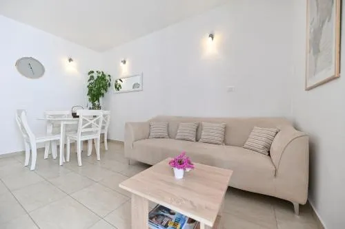 Near Zadar city center apartment with free parking and air condition in each room