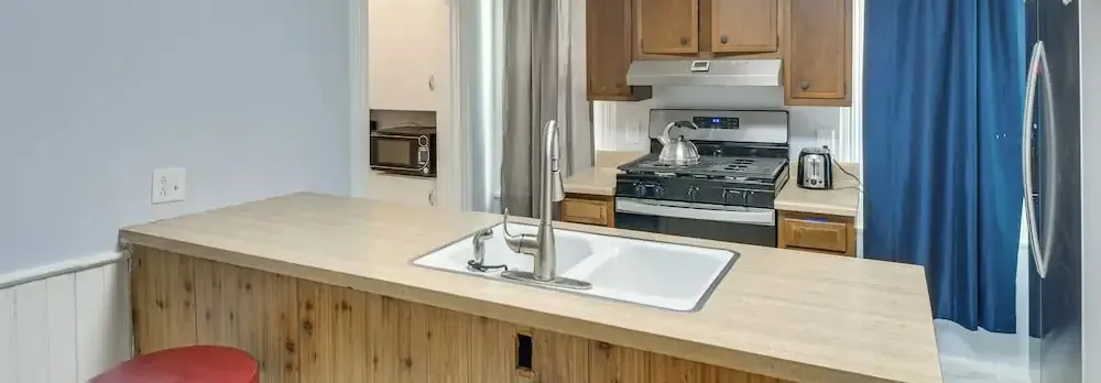 < 1 Mi to Main St: Quiet Apartment in Galesburg!
