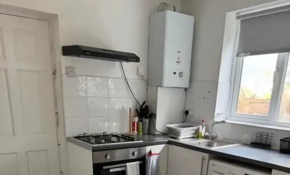 Cosy 2-bed Maisonette With Private Garage in Wembley