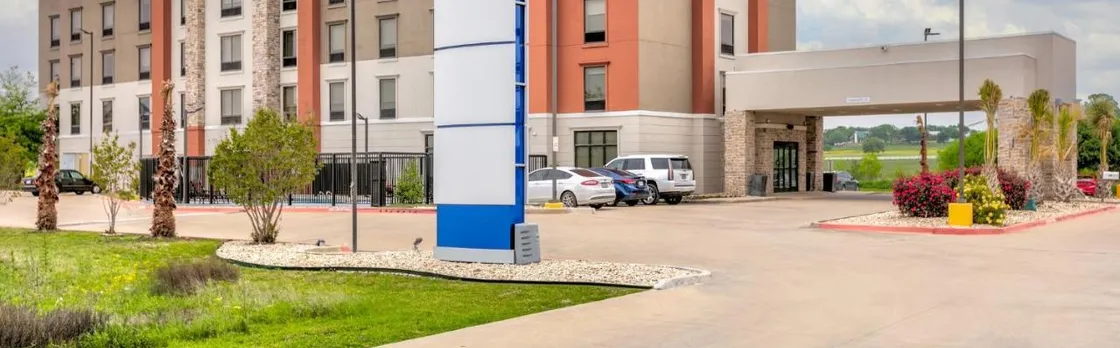 Holiday Inn Express Hillsboro I-35