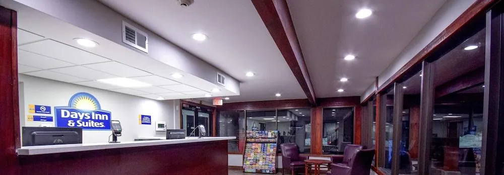 Days Inn & Suites by Wyndham Wisconsin Dells