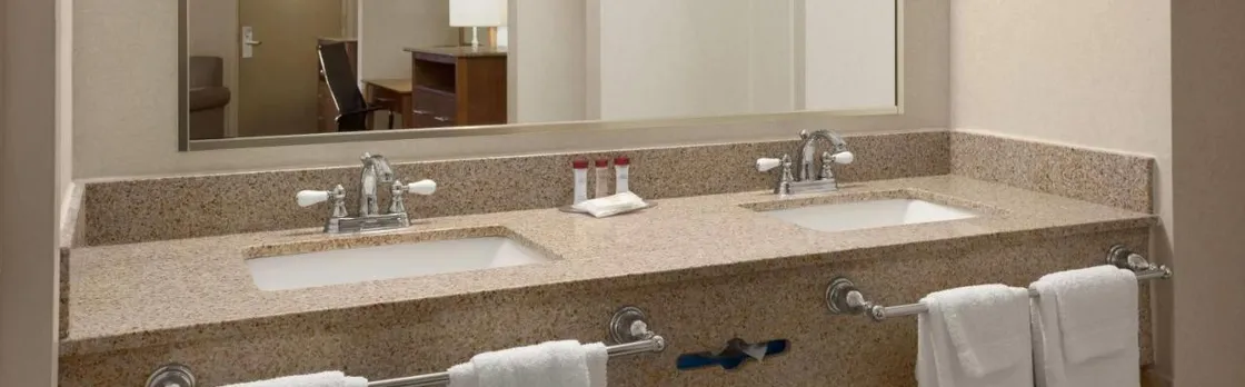 Ramada by Wyndham Rockville Centre