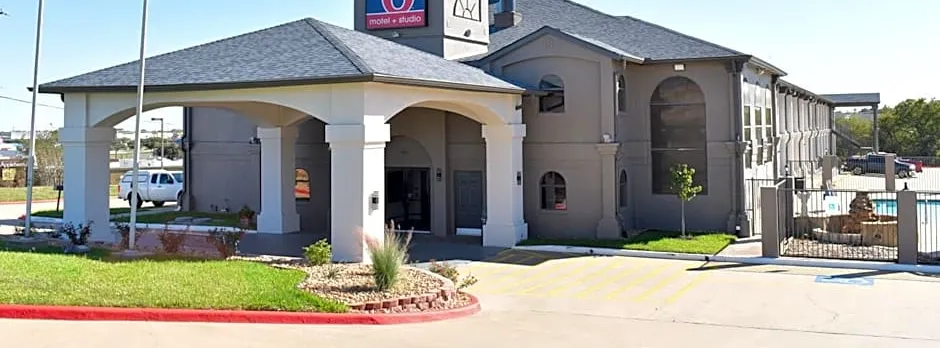 Studio 6 Suites Brenham, TX