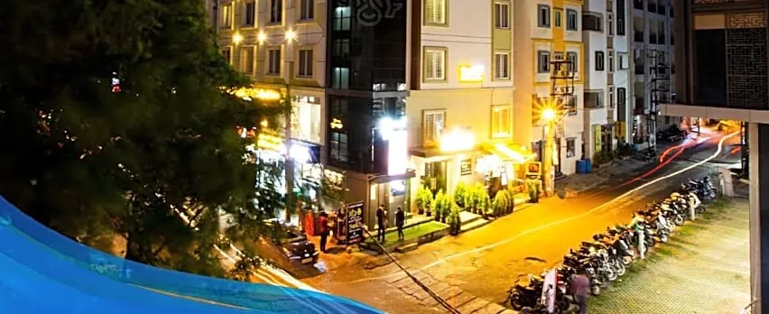 ELLEGANT INN