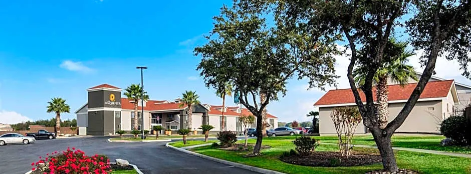 La Quinta Inn & Suites by Wyndham San Antonio Brooks City Base