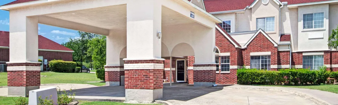 Econo Lodge Inn & Suites