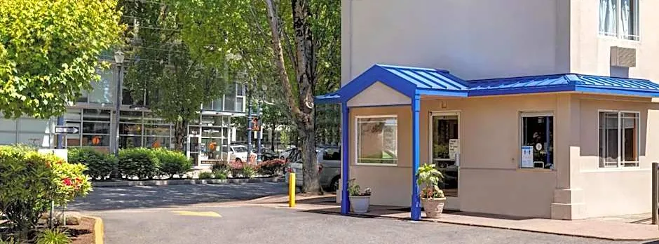 Motel 6 Portland, OR - Downtown