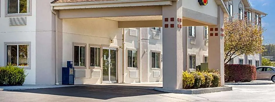 Super 8 by Wyndham West Middlesex/Sharon Area