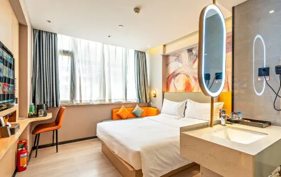 Yueya Tangju Theme Hotel (Guangzhou Baima Garment City Railway Station Subway Station)