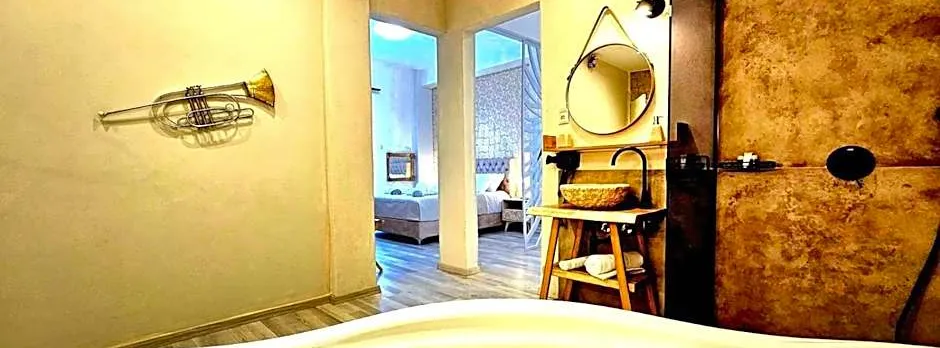 Golden City Center Suites