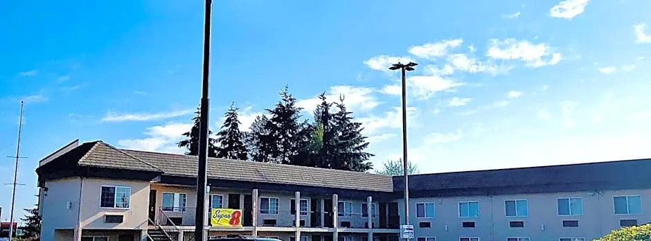 Super 8 by Wyndham Lynnwood