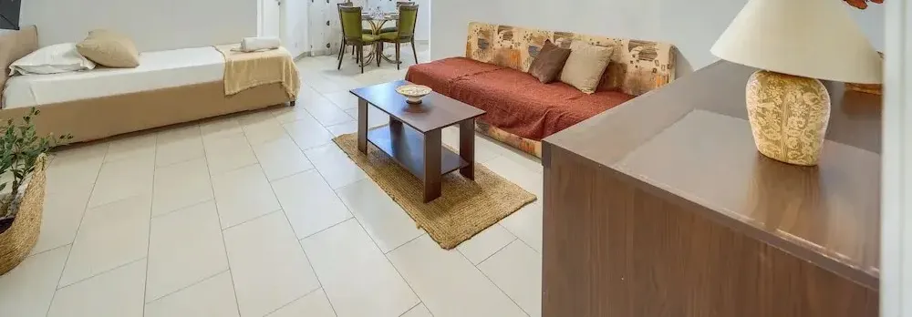 Comfortable apartments Obad, 4 min walk to Znjan beach