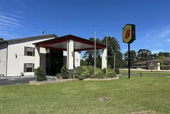 Super 8 by Wyndham Kinder/Coushatta near Casino