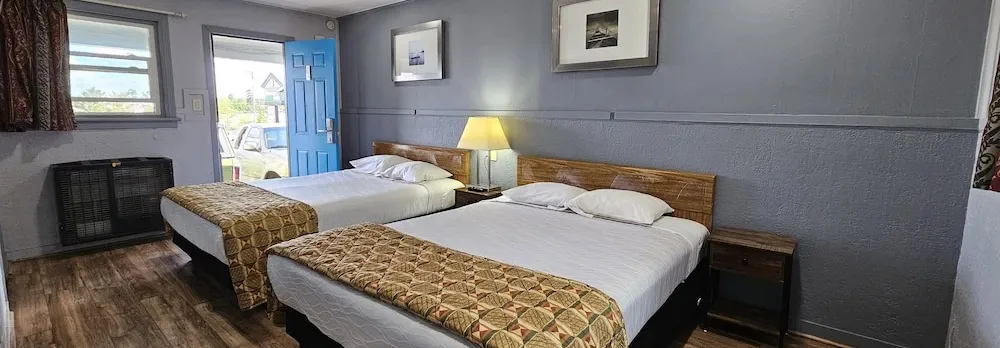 Travelers Inn