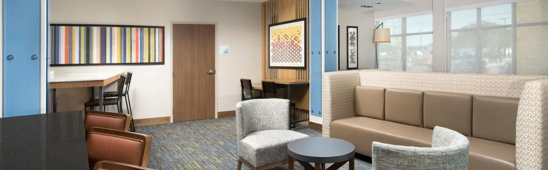 Holiday Inn Express & Suites San Antonio North Windcrest