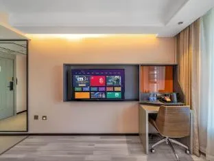 Iu Hotel Chongqing Longxing Longxu Avenue Subway Station