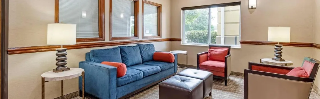 Comfort Inn & Suites East Moline Near I-80