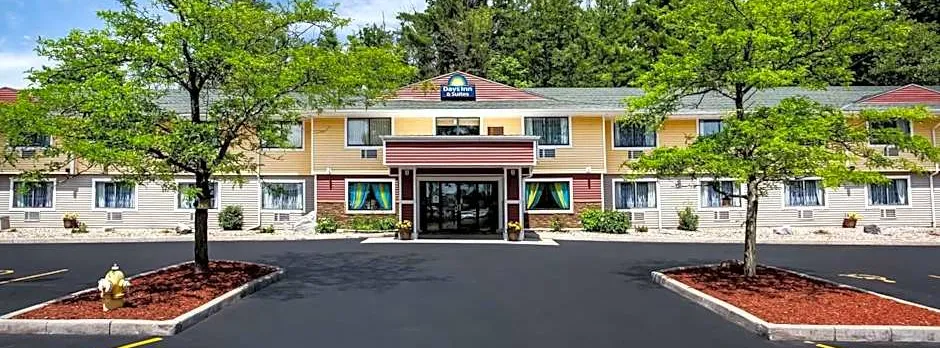Days Inn & Suites by Wyndham Stevens Point