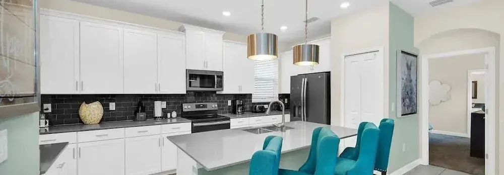 2758bd · Dazzling 5BR Villa in Storey Lake With Pool & Spa