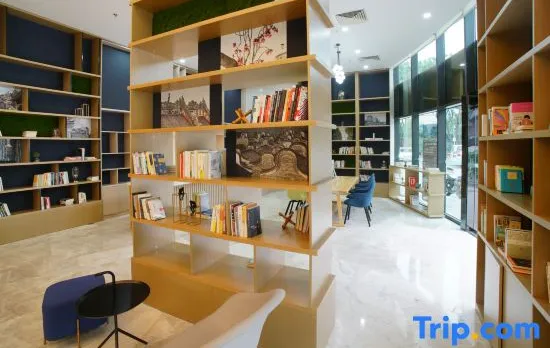 Guangzhou Railway Station Sanyuanli Subway Station Atour Hotel（Yueqiao Building)