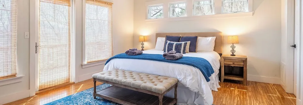 Private Retreat w/ Hot Tub, Amazing Views, Game Room Silver Spoon by Avantstay