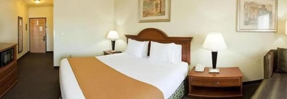 Holiday Inn Express & Suites Greenville